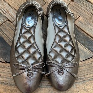 MICHAEL KORS Gray flats